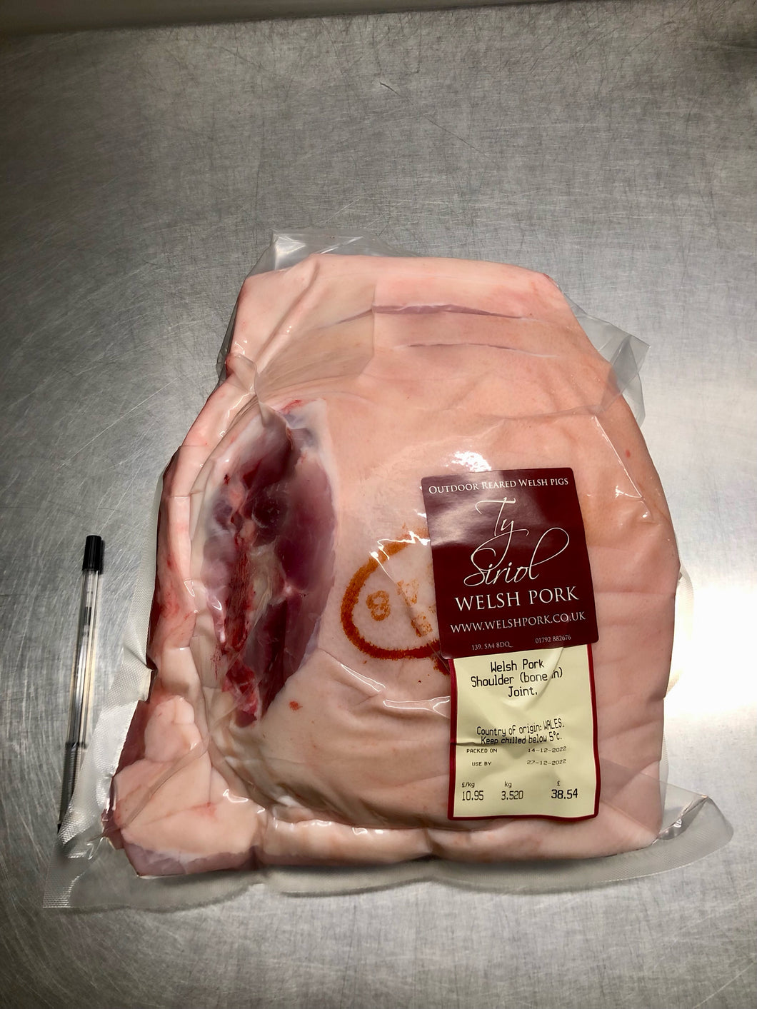 Pork Shoulder Joint (Whole, bone in)